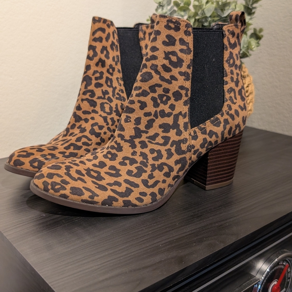 Loft Outlet Cheetah‎ Booties Size 6